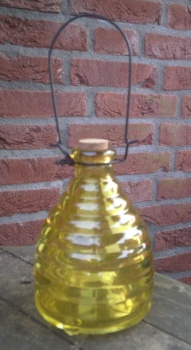 Wespenpotje, bijenkorf